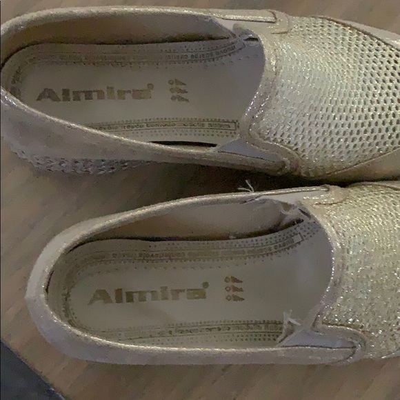 Shoes - Picture 5 of 6